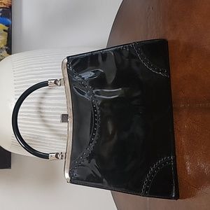 BCBG BLACK HANDBAG PRE-OWNED!!